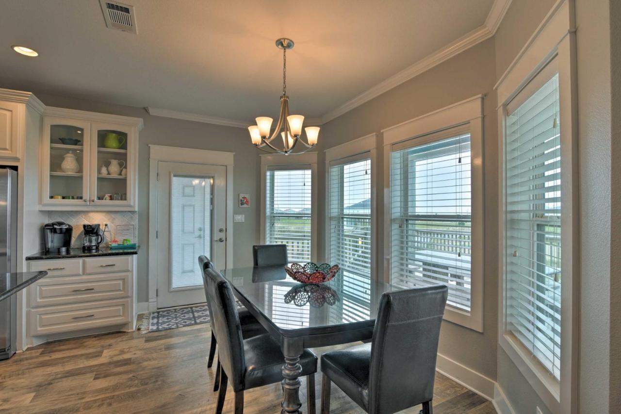 Coastal Port Bolivar Home - Walk To Beach! Exterior photo