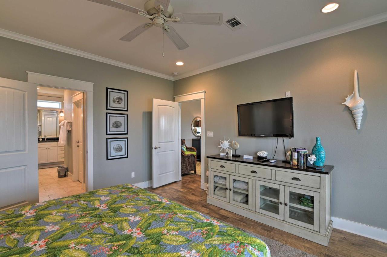 Coastal Port Bolivar Home - Walk To Beach! Exterior photo