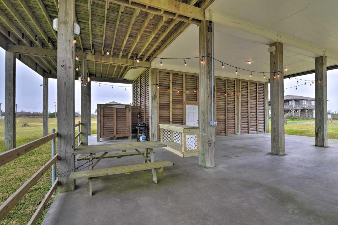 Coastal Port Bolivar Home - Walk To Beach! Exterior photo